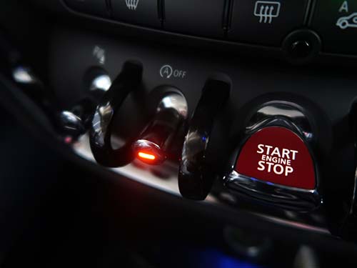 エンジン始動時にアイドリングストップのオフ設定