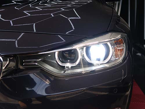 ベロフ製キセノンヘッドライト用LEDバルブを装着