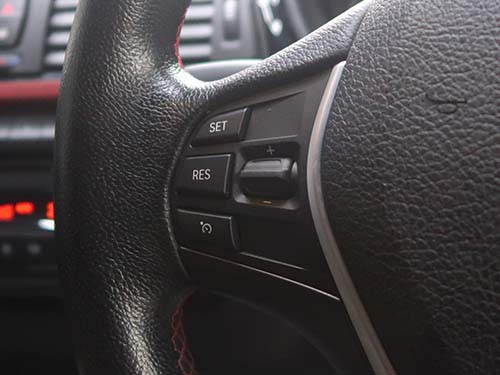 ステアリング左側への純正クルーズコントロールスイッチ装着