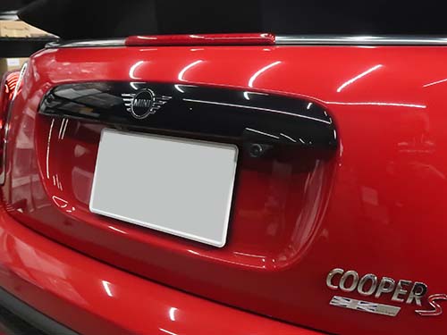 車外リアカメラはトランクリッドグリップへ取り付け