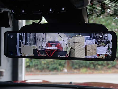 リアカメラの映像をデジタルミラーに表示