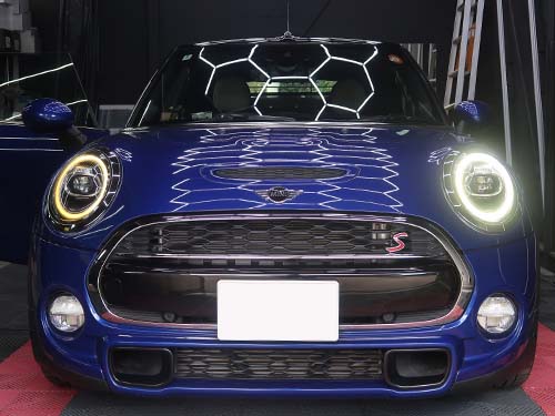 運転席側ヘッドライトのリングライトが茶色く発光