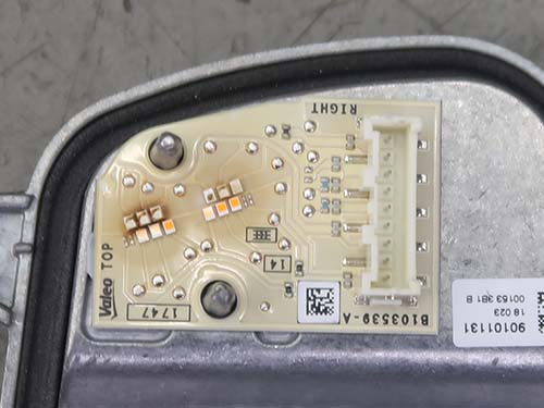 デイライト用LEDモジュールもLEDの素子が茶色く焦げていた