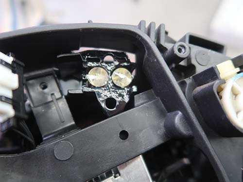 サンドペーパーの番手を徐々に上げながら滑らかな面に仕上げ