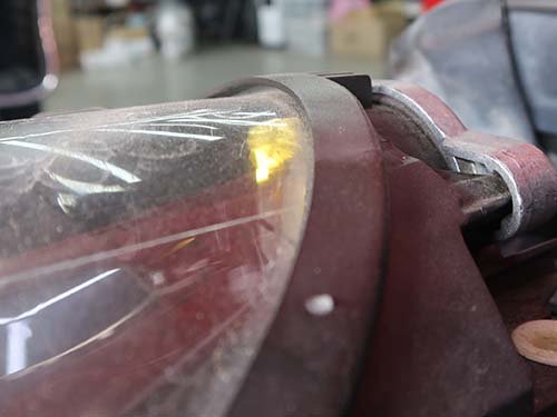 運転席側のデイライトが茶色く変色して発光