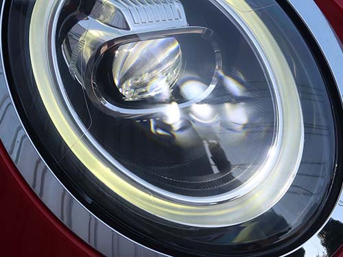 紫外線による再劣化と飛び石ダメージからヘッドライトを保護