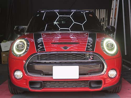 運転席側のリングライトが半分だけ茶色く発光