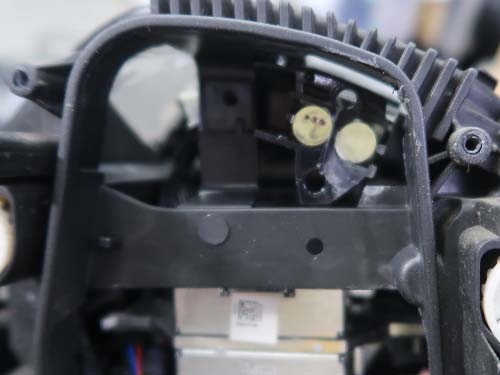 リングライトのアクリルは内側・外側の2ピースで構成