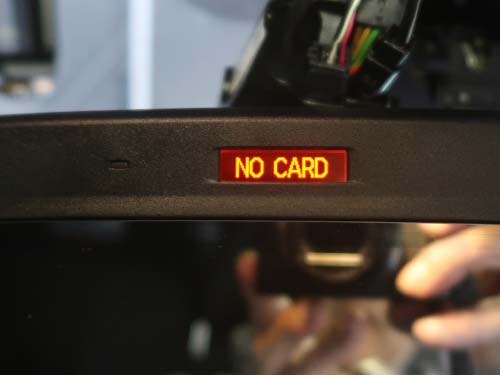 コネクターの挿しが中途半端な状態であることが判明