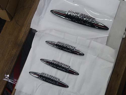 純正MINIエンブレム キャンディブラック塗装