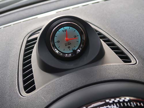 センターメーターホルダーは純正部品と統一感のある仕上がり