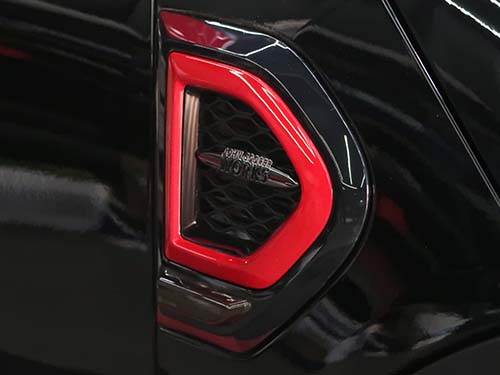 引き締まった精悍なスタイリング