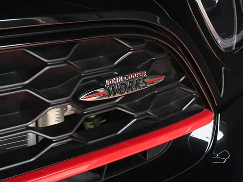 引き締まった精悍なスタイリング