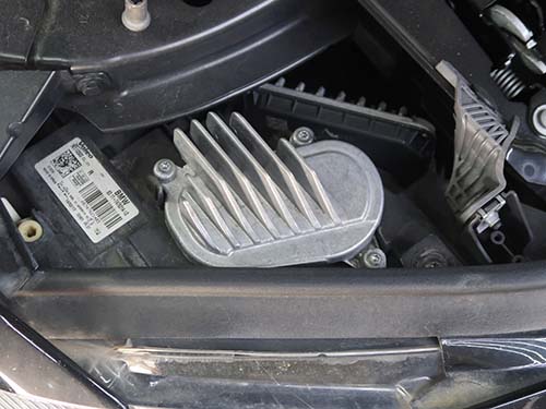 LEDモジュールがヘッドライト上部に搭載されている