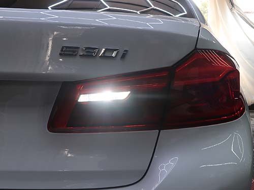 BMW 5シリーズ(G30)530i バックライトLED化