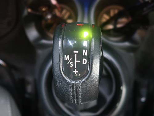 「車両動き出し注意」の警告はギアセレクタースイッチボックス内部のバネ折損が原因