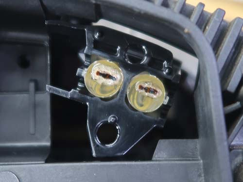 デイライト用のアクリルパーツがLEDの形状で焼損