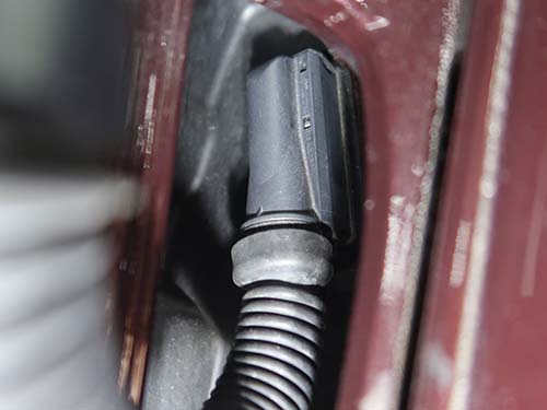 スプリットドアの脱着が必要な場面でも配線を切断することなく対応