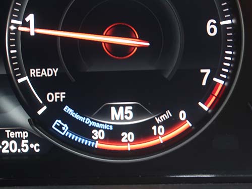 右パドルでシフトアップ・左パドルでシフトダウンが純正同等の操作感で機能