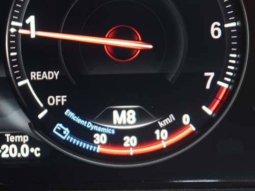 右パドルでシフトアップ・左パドルでシフトダウンが純正同等の操作感で機能