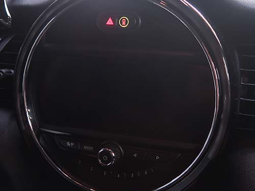 ヘッドユニットが再起動を繰り返す症状が発生