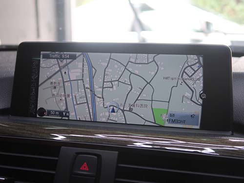 純正中古モニターで交換修理