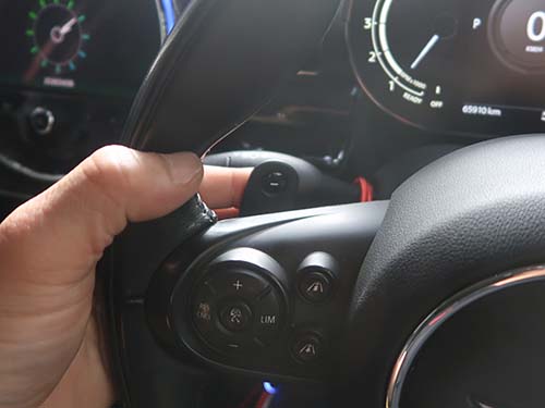 左側がシフトダウン