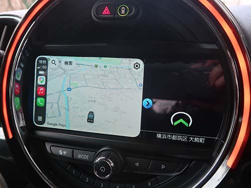 Apple純正マップやGoogleマップ、Spotify、LINEなど対応アプリを純正ディスプレイ上で操作できる