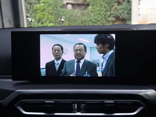 走行中のテレビ視聴・ナビ操作が可能