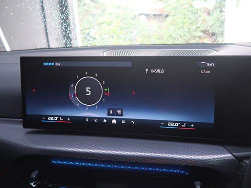走行中のテレビ視聴・ナビ操作が可能