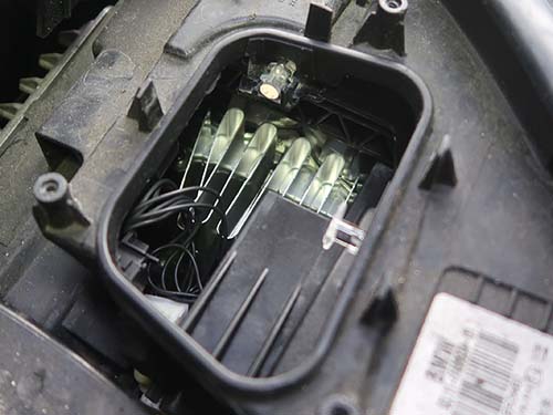 ヘッドライト取り外し不要でリペア作業