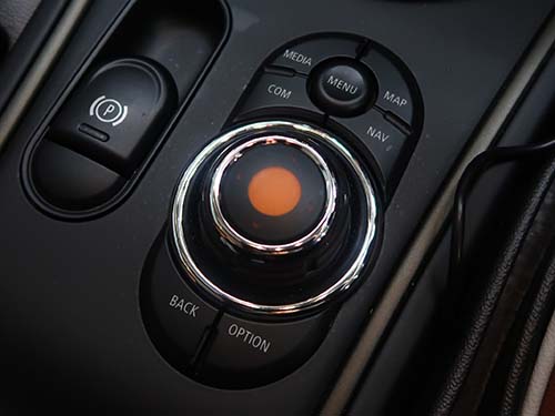 後付け感を抑えた自然な操作性を実現