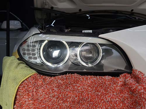 運転席側のリングライトが点灯しないという症状を把握