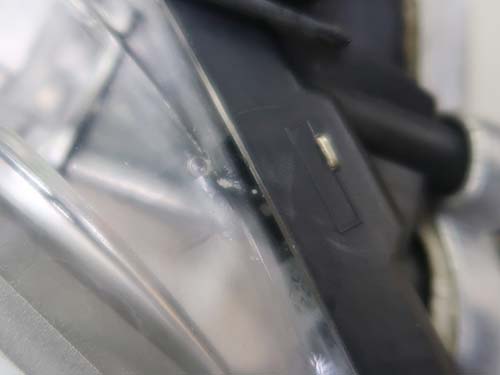 ウインカー周辺部分に水分が混入している箇所を発見