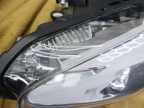 F11 ヘッドライトのコーキング作業