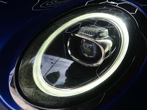 ヘッドライトレンズ表面のハードコート層にダメージが発生