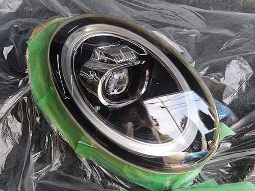 最終工程ではコンパウンドを使って磨き作業