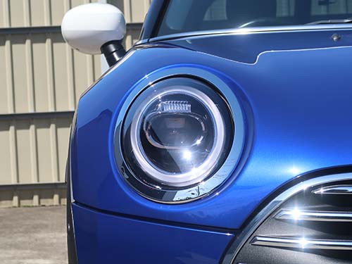 プロテクションフィルムはヘッドライトの表面をカバー