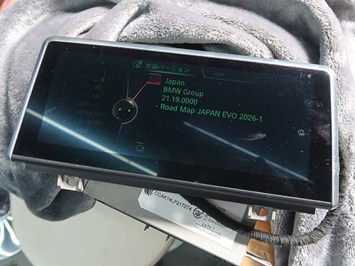 事前に車体番号・認証コードをインストールし、プログラムおよび地図データを最新バージョンに更新