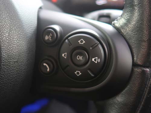 右側にはマルチファンクションスイッチ