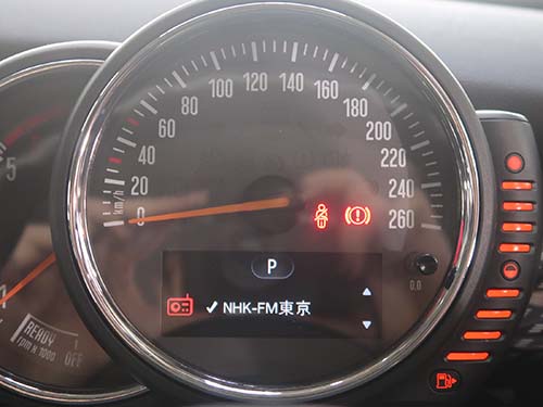 マルチファンクションスイッチでは音量操作・選曲・ハンズフリー通話・ボイスコントロール