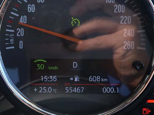 設定した速度での自動走行が可能