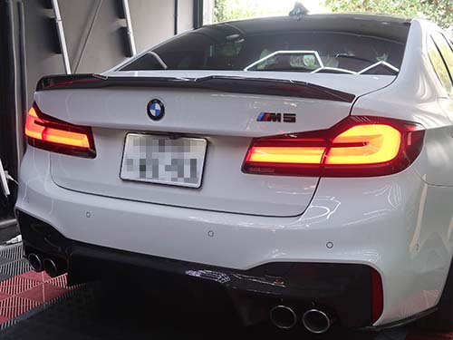 LCI（後期改良）モデルのテールライトユニットに換装