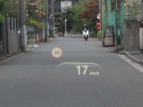 制限速度をメーターパネルやヘッドアップディスプレイへ表示