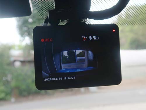 フロントカメラとリアカメラで前後の映像を同時に録画