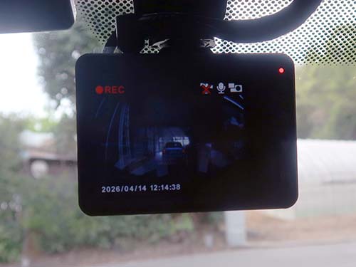 フロントカメラとリアカメラで前後の映像を同時に録画