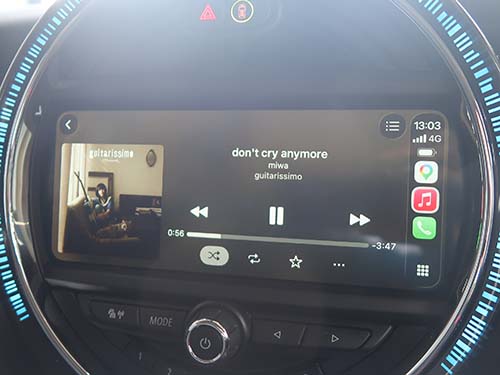 CarPlayが画面全体に広がって表示