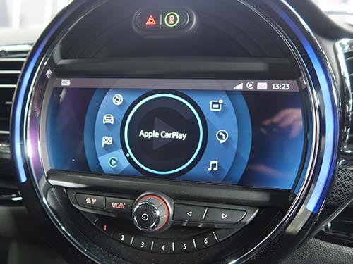 認証コード方式で純正機能としてCarPlayを有効化