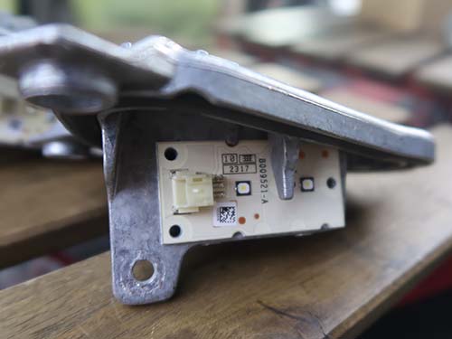 BMW純正新品のLEDモジュールに取り替え