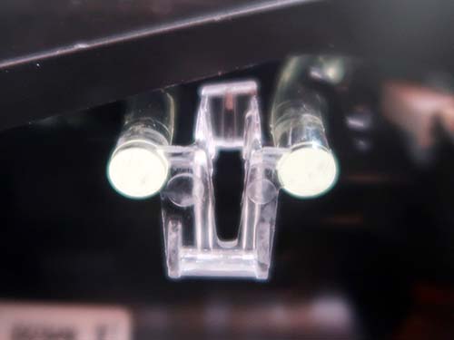 クリアな面に仕上げるリペア作業